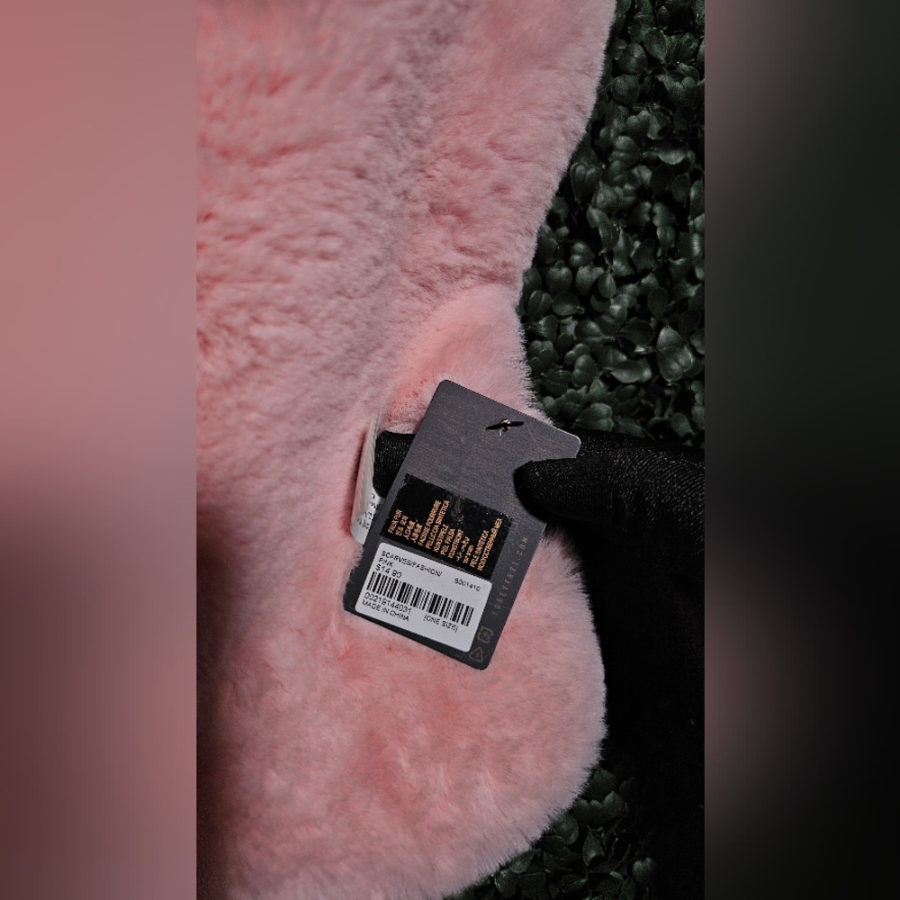 Forever 21 Soft Pink Faux Fur Scarf - Picture 5 of 5